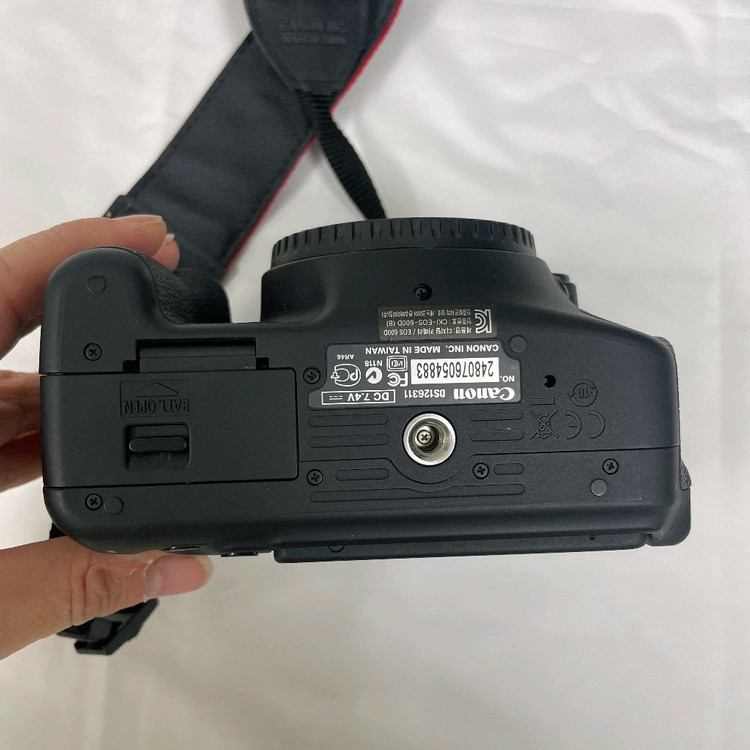 캐논 EOS 600D DSLR 카메라 이미지