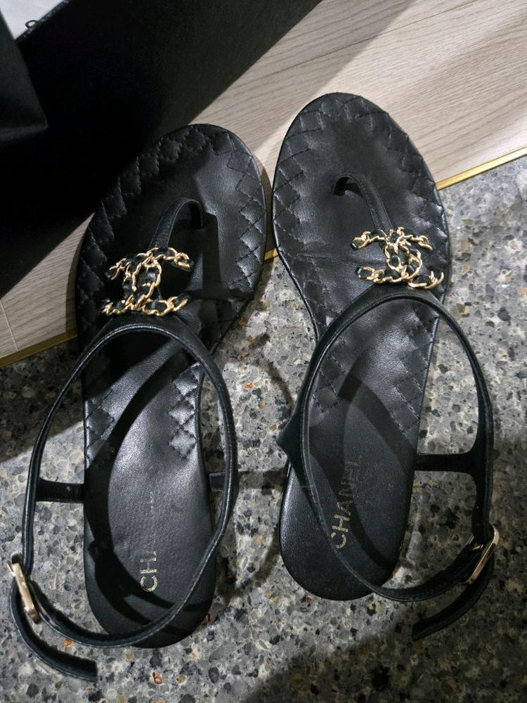 샤넬 로고 체인 샌들 36사이즈 이미지