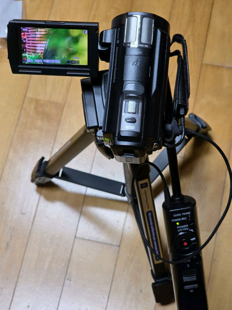 소니 캠코더 HDR-PJ760 과 리모컨 삼각대--5