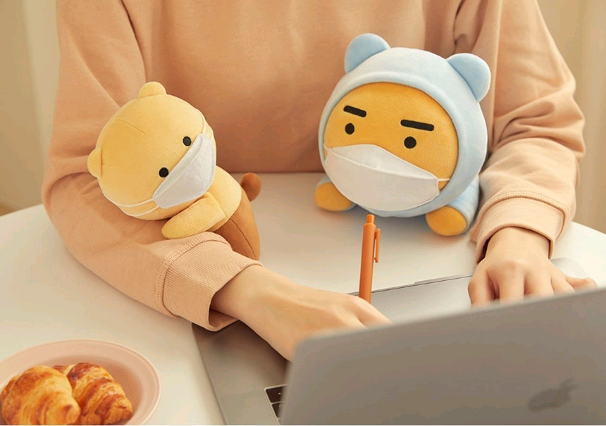 카카오프렌즈 마스크 쓴 라이언과 춘식이 인형 세트 이미지