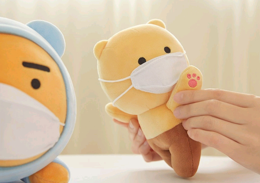 카카오프렌즈 마스크 쓴 라이언과 춘식이 인형 세트 이미지