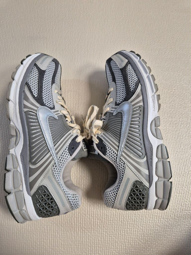 (중고_270) 나이키 줌 보메로 5 프리미엄 라이트 아이언 오어 앤 플랫 퓨터--6