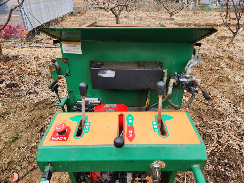 자주식 퇴비 살포기--4
