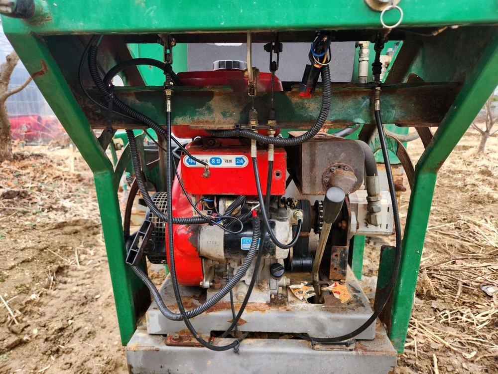 자주식 퇴비 살포기--5