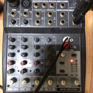 베링거 XENYX802 믹서