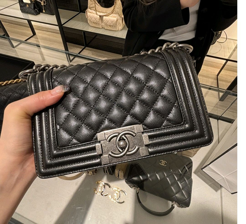 샤넬 보이백 스몰 플랩백 은장 블랙 이미지