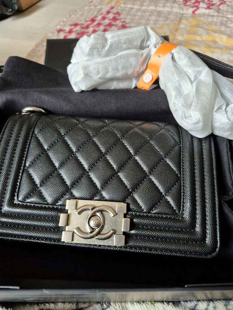 샤넬 보이백 스몰 플랩백 은장 블랙 이미지