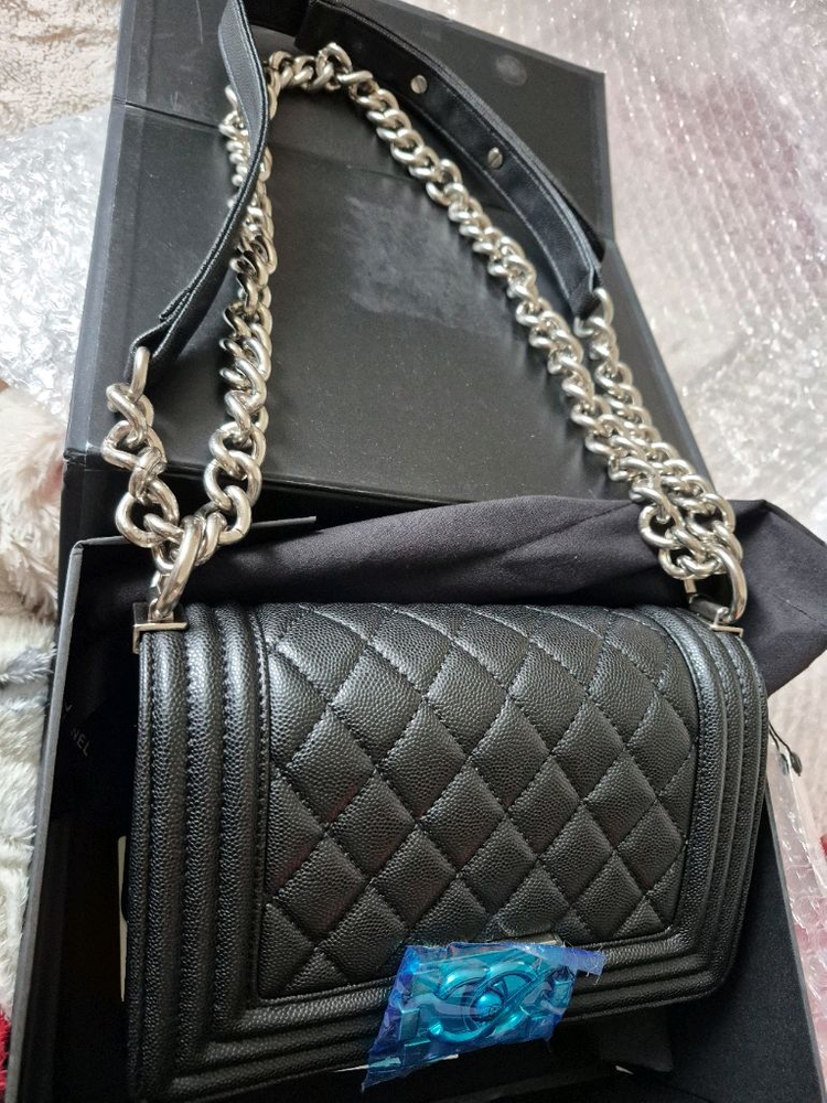 샤넬 보이백 스몰 플랩백 은장 블랙 이미지