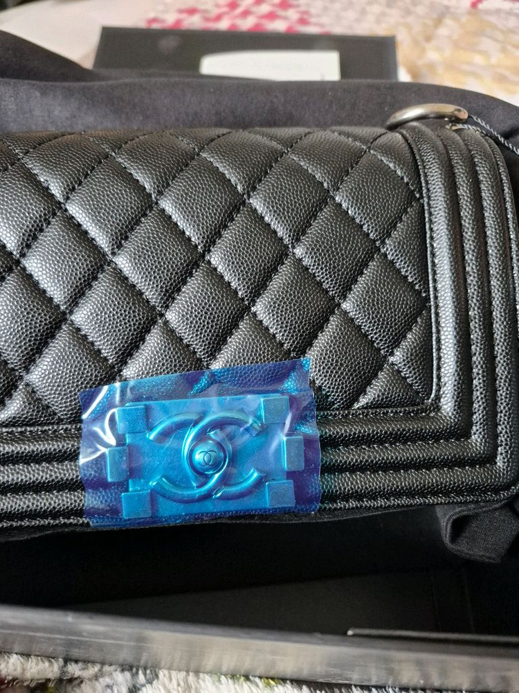 샤넬 보이백 스몰 플랩백 은장 블랙 이미지