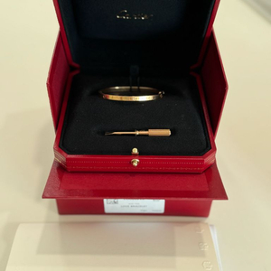 까르띠에 러브팔찌 스몰 이미지