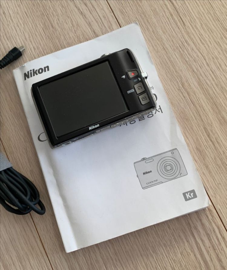 샴페인 화이트 골드색상 니콘 쿨픽스 S4150 터치액정 국내정품 빈티지카메라 팝니다. 디카--1