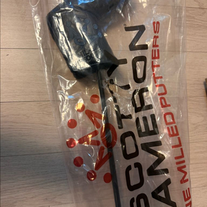 스카티카메론 홀리데이 한정판 H22 퍼터 이미지