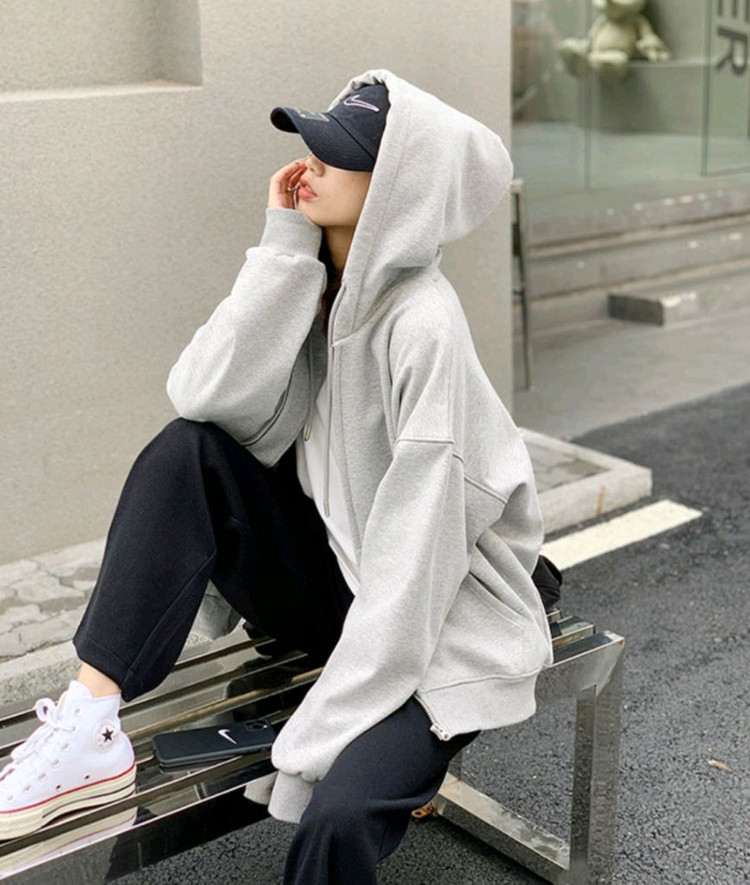 기모 후드집업 남여공용 검정색 회색 새제품색상 검정 회색싸이즈 95 ~ 105까지 기모 안감으로 제작된 후드집업 새--0