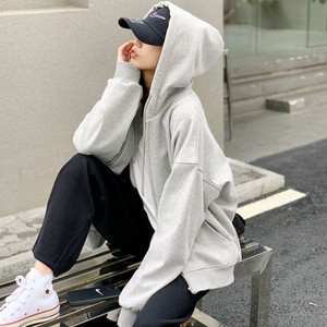 기모 후드집업 남여공용 검정색 회색 새제품색상 검정 회색싸이즈 95 ~ 105까지 기모 안감으로 제작된 후드집업 새