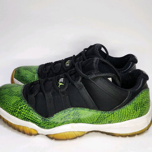 나이키 조던11 레트로 로우 그린(녹뱀) 스네이크스킨 운동화입니다 275mm