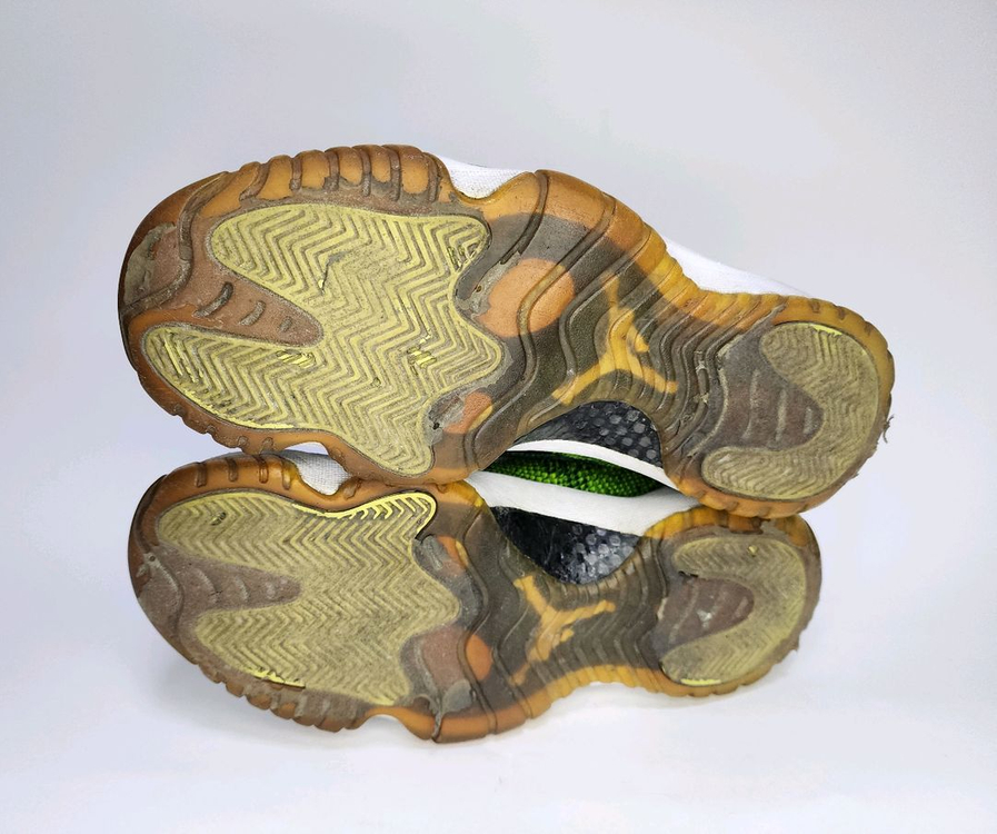 나이키 조던11 레트로 로우 그린(녹뱀) 스네이크스킨 운동화입니다 275mm--6