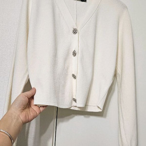 질스튜어트뉴욕 보석단추 가디건 새옷