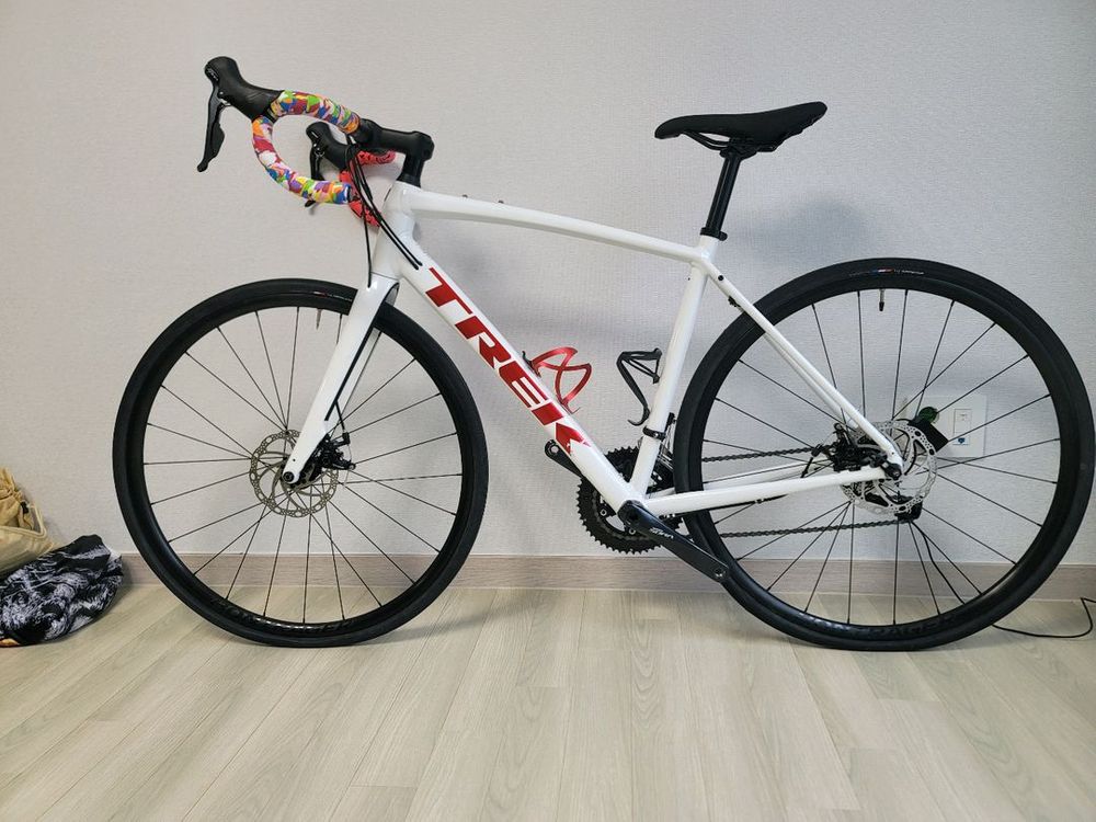 트렉 도마니 AL3 디스크 로드 자전거 이미지