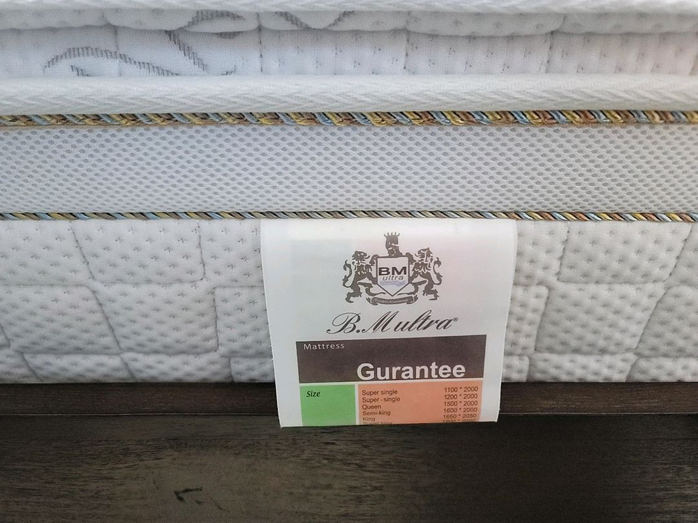 까사미아 헤링본 시리즈, 침대(영국제 매트리스 포함), 협탁, 옷수납장, 6인용 식탁 및 의자 세트 판매 이미지