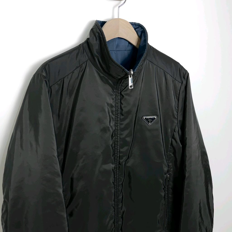 프라다 삼각로고 리버시블 경량패딩 48사이즈--1