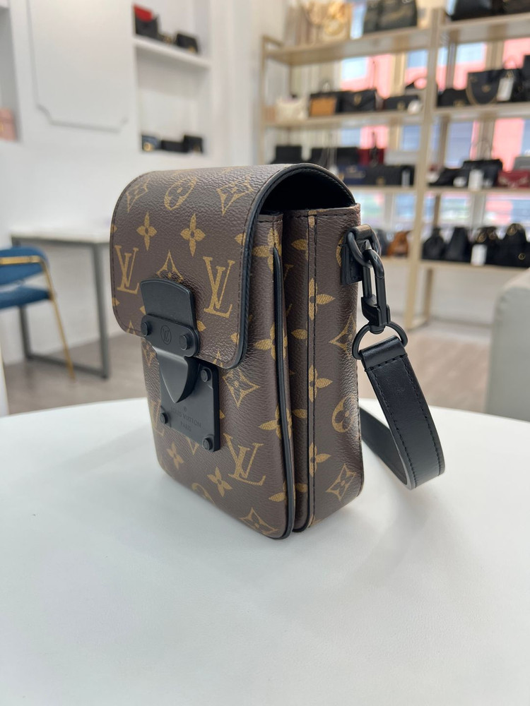 [중고명품 럭스올 울산점]루이비통 버티컬 웨어러블 미니 크로스백--1