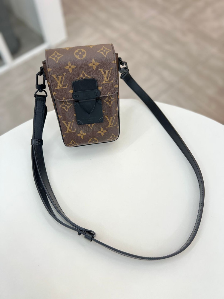 [중고명품 럭스올 울산점]루이비통 버티컬 웨어러블 미니 크로스백--5