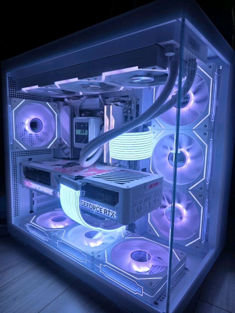 9800X3D RTX5070TI 울트라 화이트 컴퓨터 팝니다 이미지