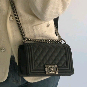 샤넬 보이백 스몰 플랩백 은장 블랙 이미지
