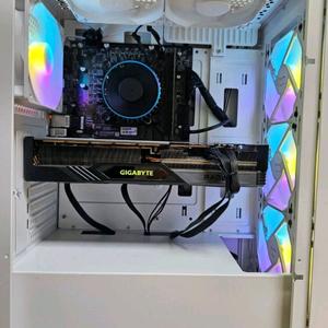 게이밍 PC 본체 i5-14400F RX 7700 XT 화이트 컴퓨터 판매합니다 이미지