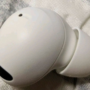 갤럭시 버즈2 프로 블랙,화이트 왼쪽,오른쪽 이미지