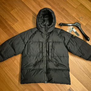 스톤아일랜드 23FW 크링클랩스 패딩 새상품급 블랙 L