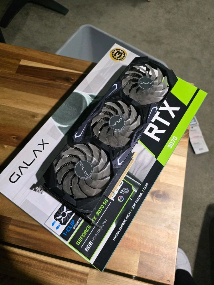 엔비디아 그래픽카드 갤럭시 RTX3070 3팬 이미지