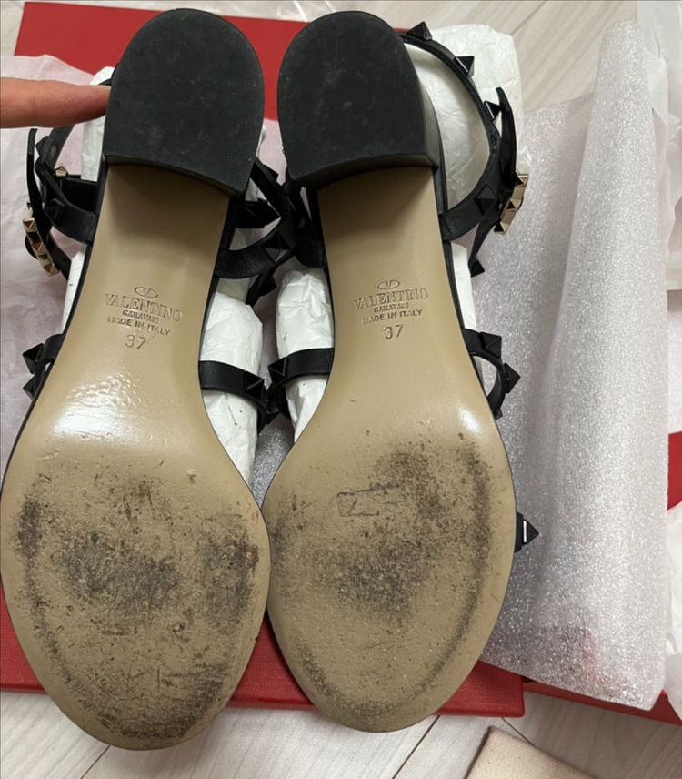 발렌티노 락스터드 샌들 명품구두 자라 코스 샤넬 디올 셀리느 구찌 구두 신발 이미지