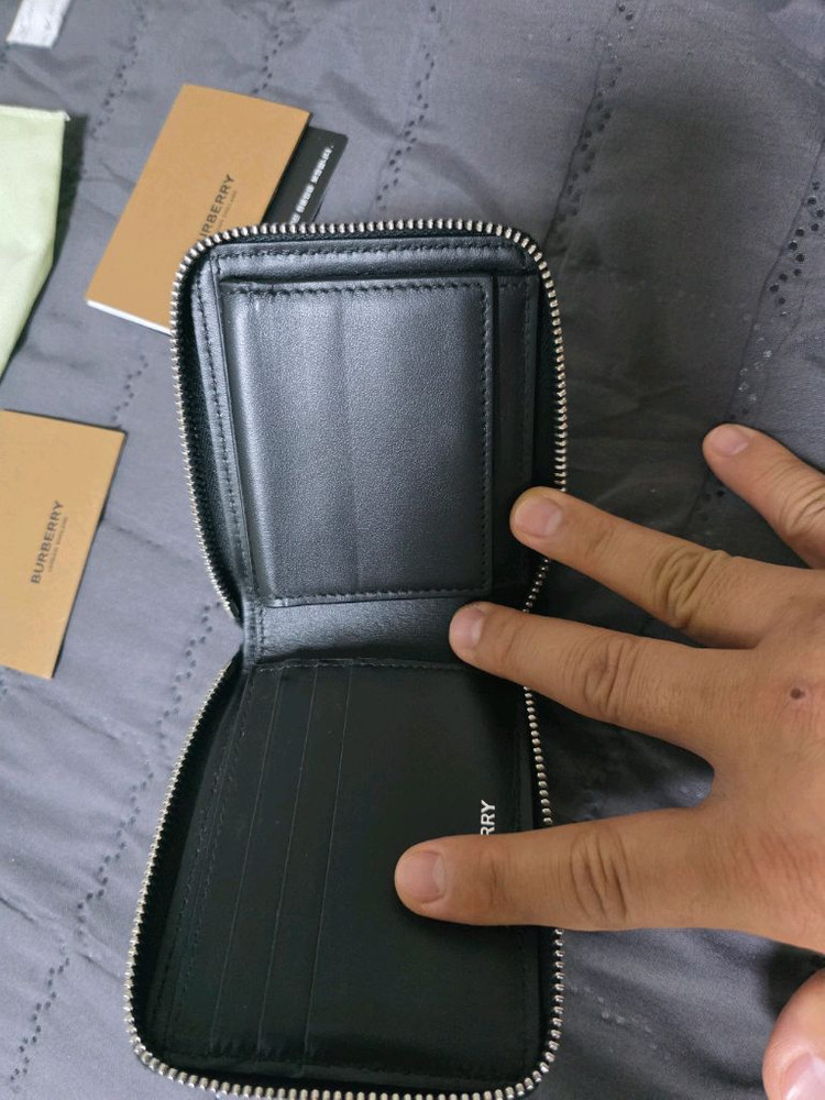 정품 버버리 지퍼지갑--1