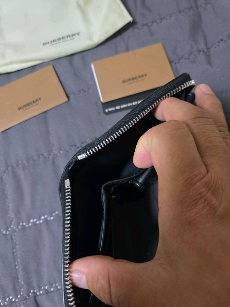 정품 버버리 지퍼지갑--2