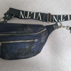 발렌티노 카모플라주 벨트백 정품 이미지