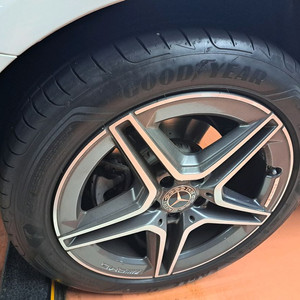 벤츠E클래스 250 굳이어 F1 어시스매트릭3 245 45 18 타이어 4짝 판매합니다~