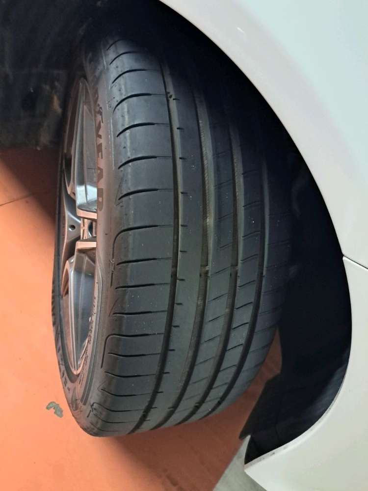 벤츠E클래스 250 굳이어 F1 어시스매트릭3 245 45 18 타이어 4짝 판매합니다~--1