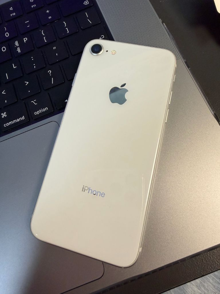 아이폰 8 실버 64기가--7