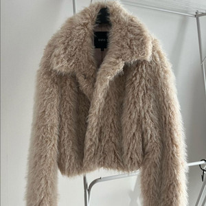 레이브 RAIVE 퍼자켓 베이지색상