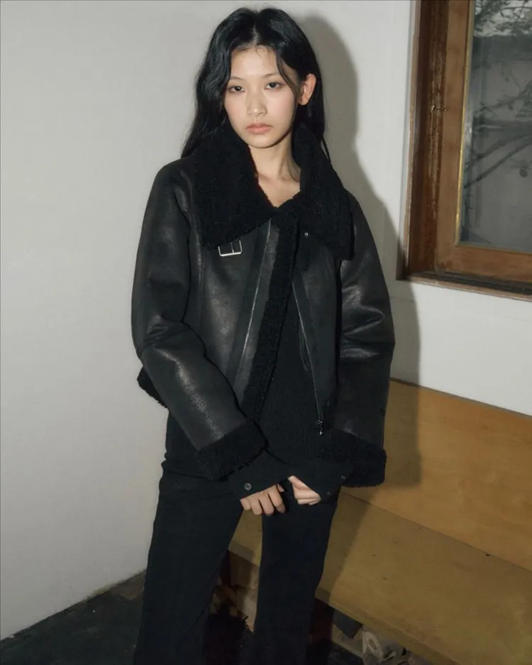 블랙 검은색 헬레네파리스 무스탕 스웨이드 털 숏 코트 자켓 빈티지 에이블리 보헤미안서울 이미지