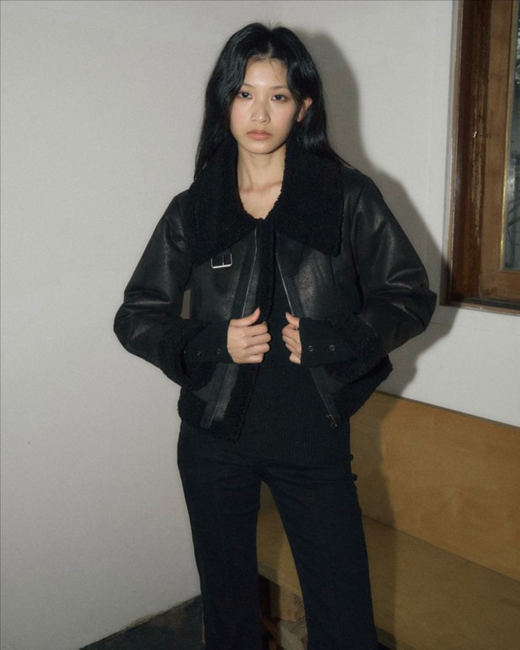 블랙 검은색 헬레네파리스 무스탕 스웨이드 털 숏 코트 자켓 빈티지 에이블리 보헤미안서울 이미지