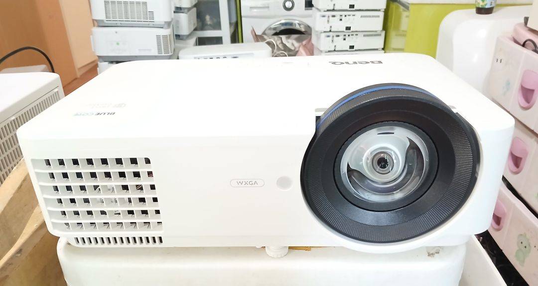 거의새거벤큐 단초점 레이저빔프로젝터 LW820ST--2