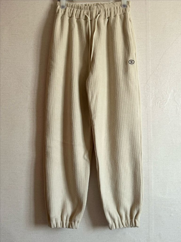 시엔느 심볼 니트 조거 팬츠 크림--3