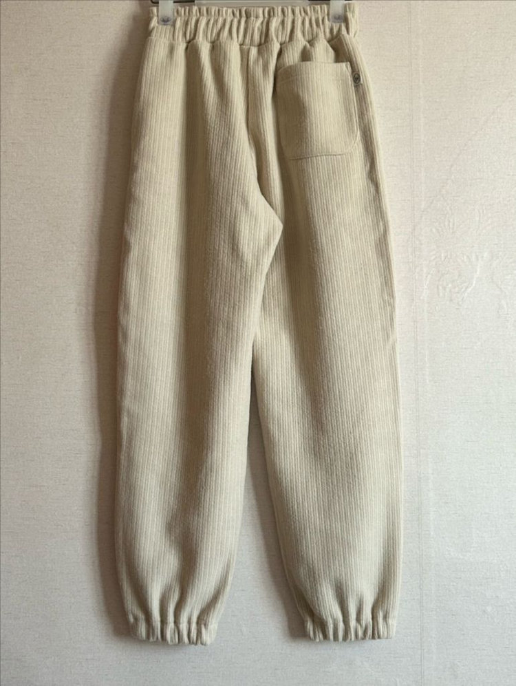 시엔느 심볼 니트 조거 팬츠 크림--4