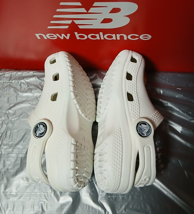 크록스 C6 130 클래식클로그화이트 토들러 지비츠포함 거의새거--6