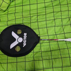빅터 팬텀 F 배드민턴 라켓 판매합니다.
