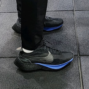 나이키 문 레이서 270