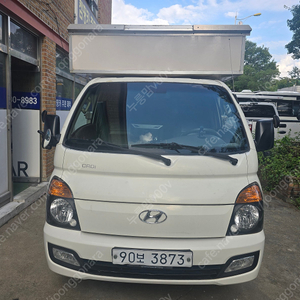 포터2 트럭캠퍼 캠핑카 이미지