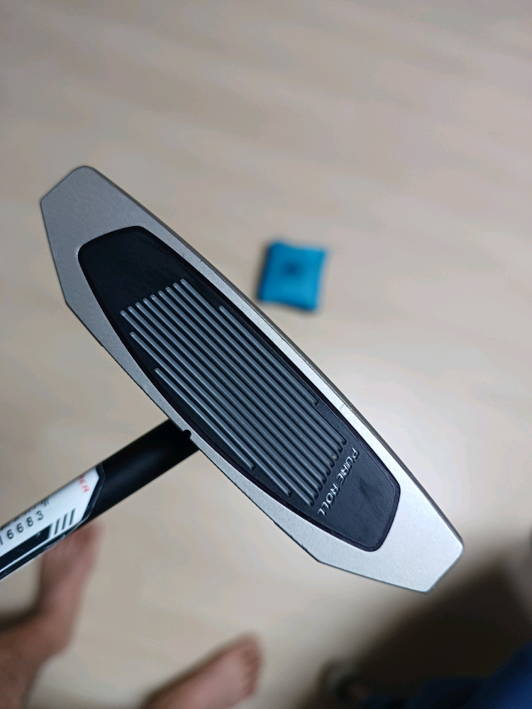 테일러메이드 스파이더 제로토크 브룸스틱 퍼터--4